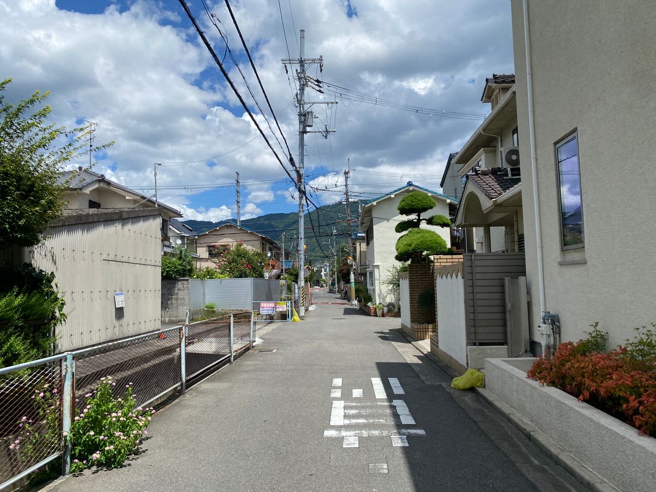 住宅街の道(イメージ)